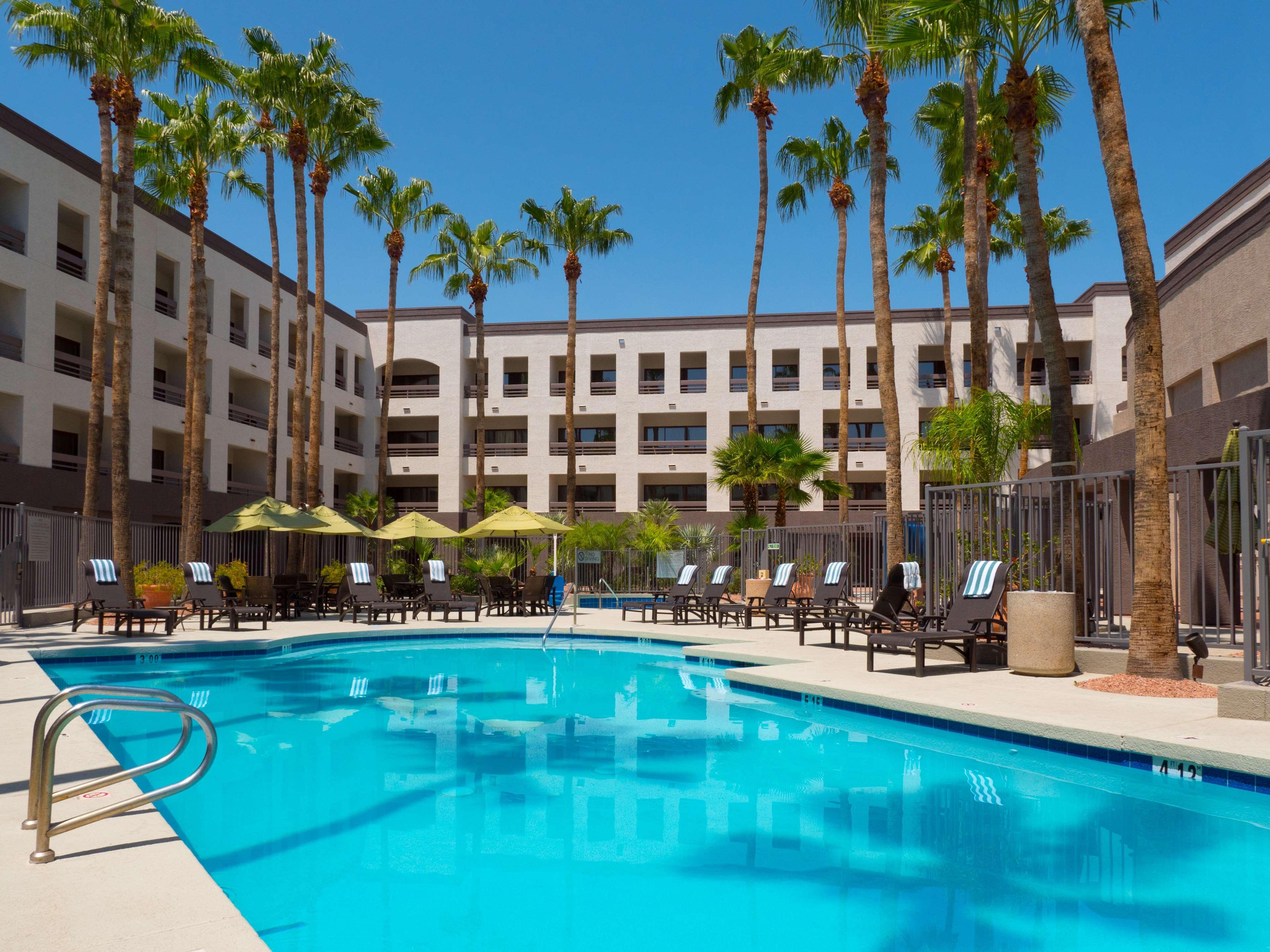 Hilton Phoenix Airport Exteriör bild