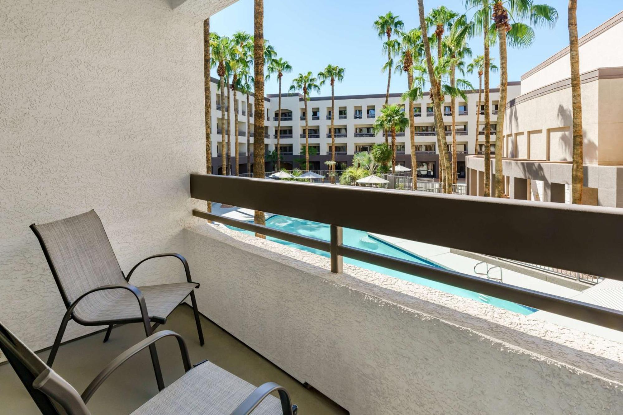 Hilton Phoenix Airport Exteriör bild