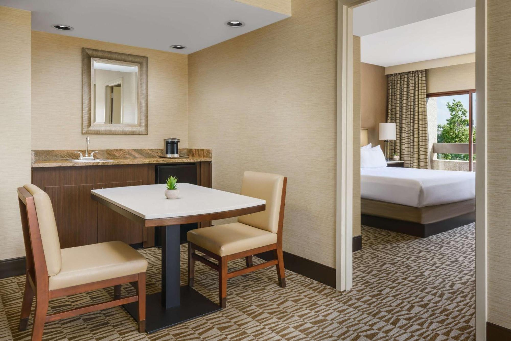Hilton Phoenix Airport Exteriör bild